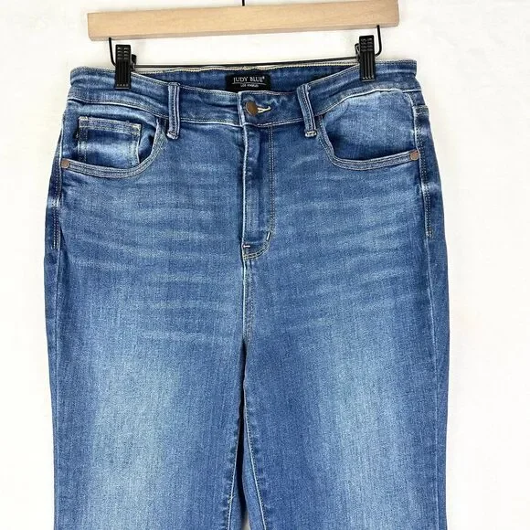 Judy Blue High Waist Wide Hem Flare Jeans Size 13/31 Medium Wash Stretch - Picture 5 of 8